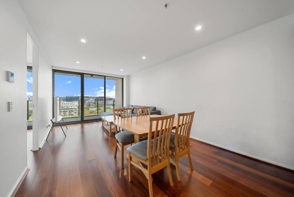 Apartment Two Bedroom Apt In Heart Of With Parking Canberra